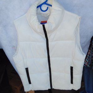 XL White sleeveless padded vest with pockets